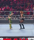 WWE_Monday_Night_Raw_2022_05_02_720p_HDTV_x264-NWCHD_mp4_006808809.jpg