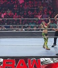 WWE_Monday_Night_Raw_2022_05_02_720p_HDTV_x264-NWCHD_mp4_006831632.jpg