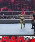 WWE_Monday_Night_Raw_2022_05_02_720p_HDTV_x264-NWCHD_mp4_006832433.jpg