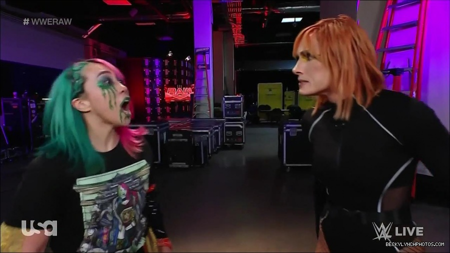 WWE_Monday_Night_Raw_2022_05_09_720p_HDTV_x264-NWCHD_mp4_004204036.jpg