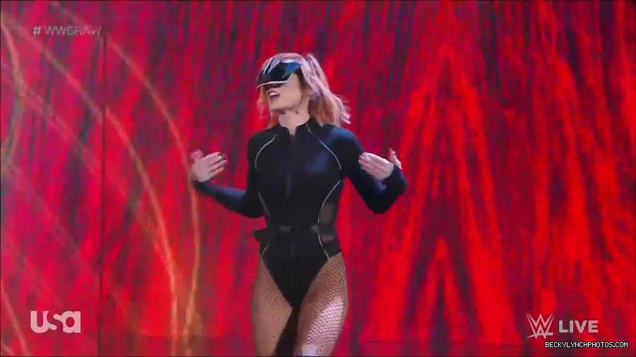 WWE_Monday_Night_Raw_2022_05_09_720p_HDTV_x264-NWCHD_mp4_007061926.jpg