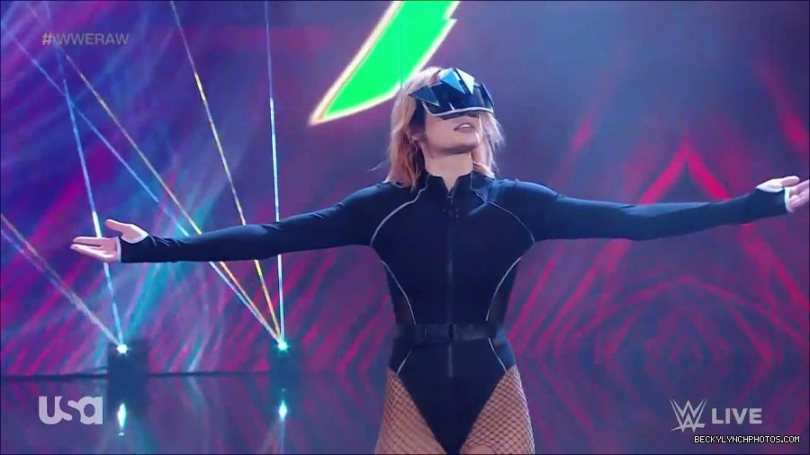 WWE_Monday_Night_Raw_2022_05_09_720p_HDTV_x264-NWCHD_mp4_007066330.jpg