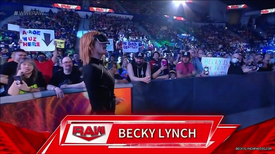 WWE_Monday_Night_Raw_2022_05_09_720p_HDTV_x264-NWCHD_mp4_007090354.jpg