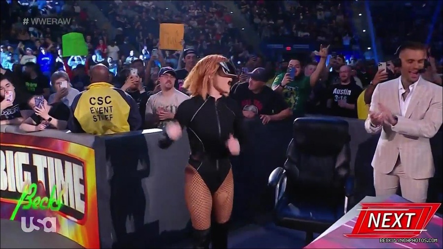 WWE_Monday_Night_Raw_2022_05_09_720p_HDTV_x264-NWCHD_mp4_007105569.jpg