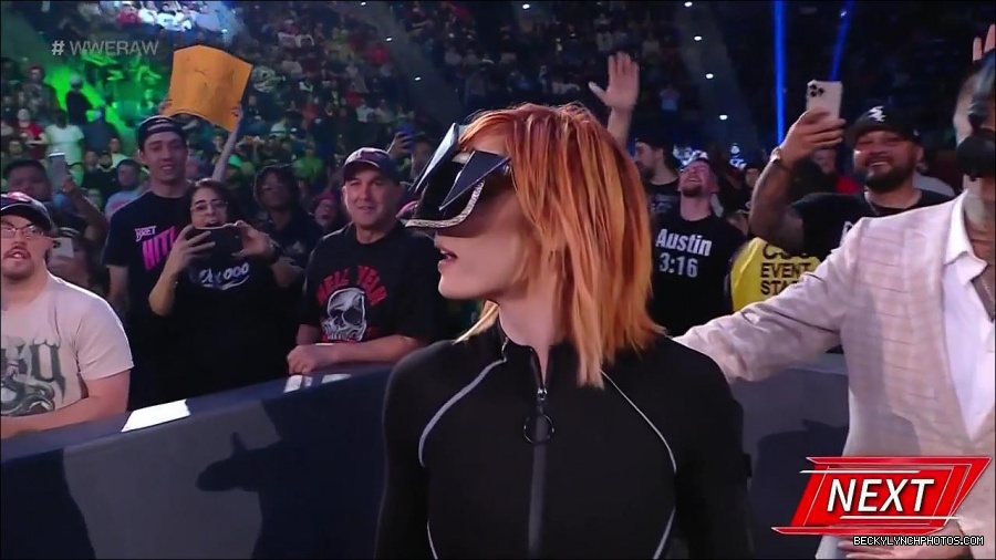 WWE_Monday_Night_Raw_2022_05_09_720p_HDTV_x264-NWCHD_mp4_007110774.jpg