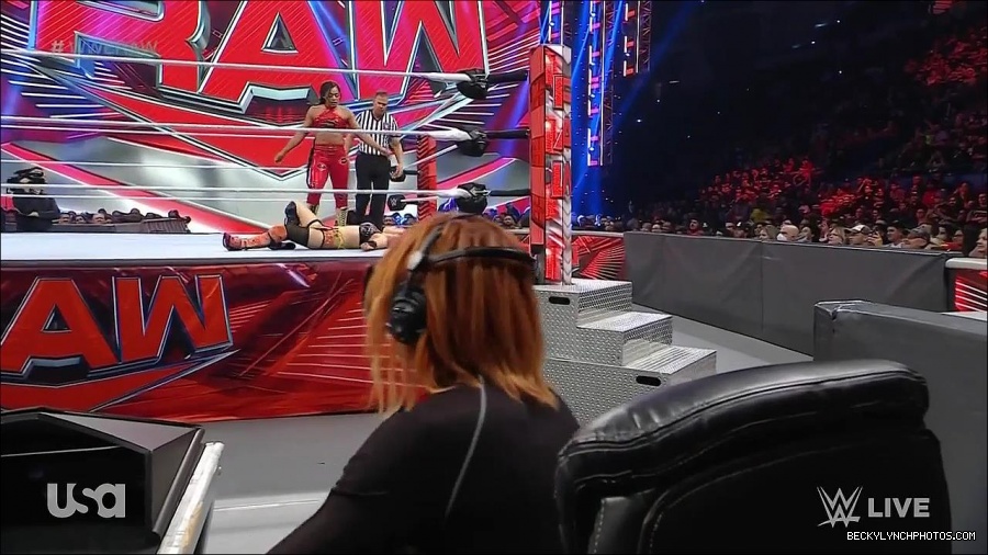 WWE_Monday_Night_Raw_2022_05_09_720p_HDTV_x264-NWCHD_mp4_007392556.jpg