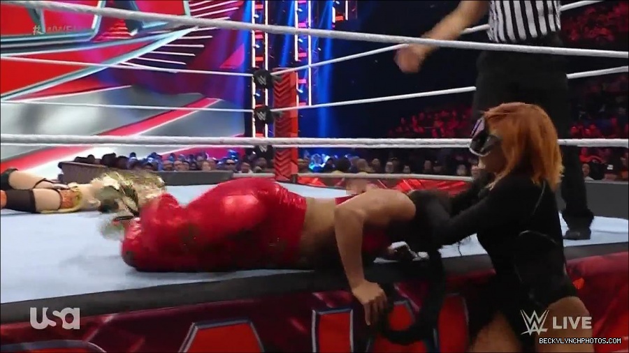 WWE_Monday_Night_Raw_2022_05_09_720p_HDTV_x264-NWCHD_mp4_007482646.jpg