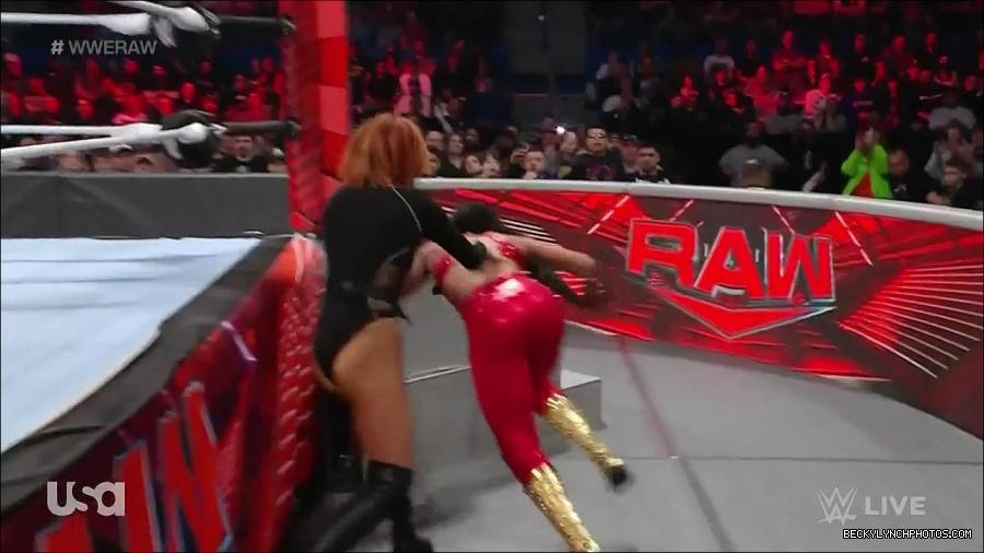 WWE_Monday_Night_Raw_2022_05_09_720p_HDTV_x264-NWCHD_mp4_007484248.jpg