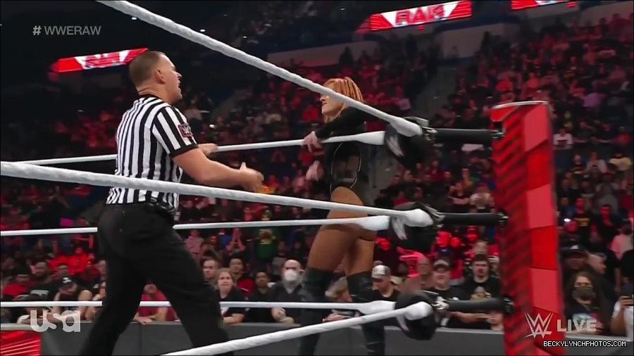 WWE_Monday_Night_Raw_2022_05_09_720p_HDTV_x264-NWCHD_mp4_007496660.jpg