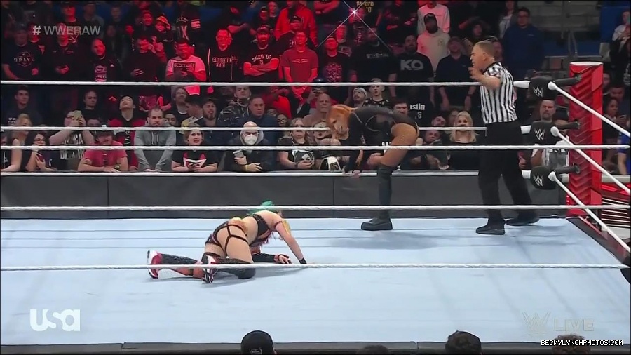WWE_Monday_Night_Raw_2022_05_09_720p_HDTV_x264-NWCHD_mp4_007499196.jpg