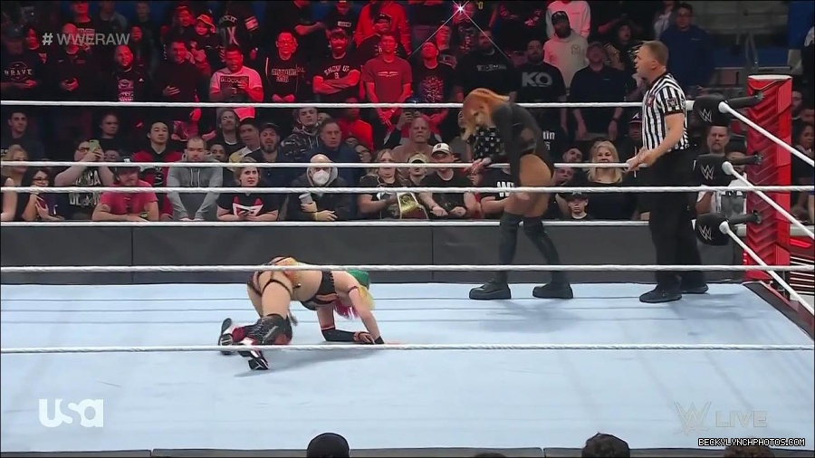 WWE_Monday_Night_Raw_2022_05_09_720p_HDTV_x264-NWCHD_mp4_007499596.jpg