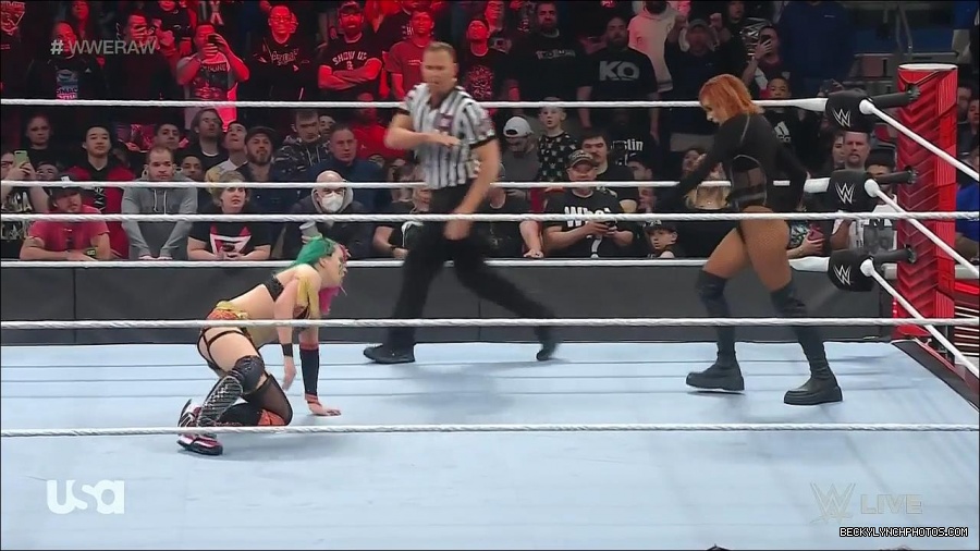 WWE_Monday_Night_Raw_2022_05_09_720p_HDTV_x264-NWCHD_mp4_007501999.jpg
