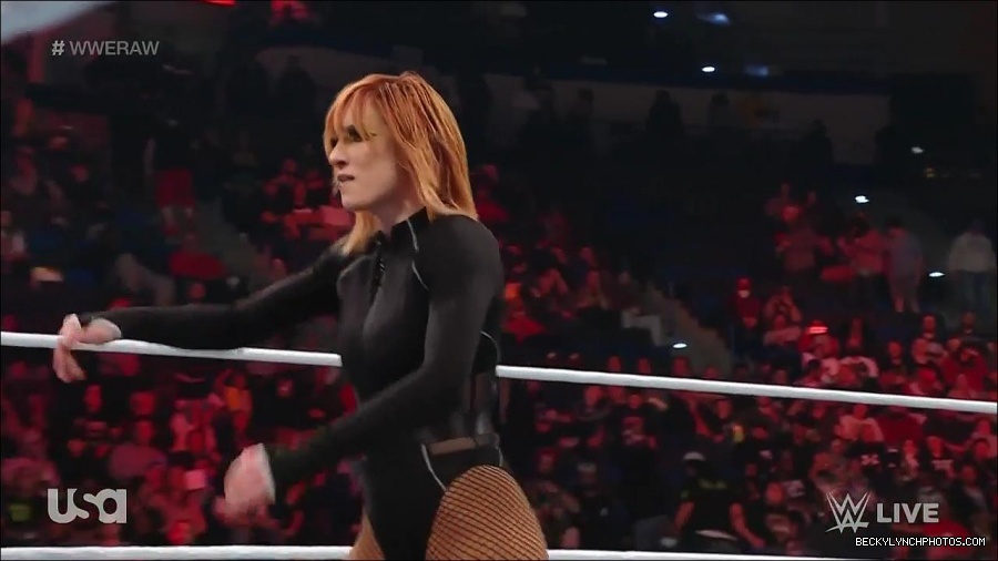 WWE_Monday_Night_Raw_2022_05_09_720p_HDTV_x264-NWCHD_mp4_007509606.jpg