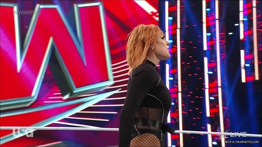 WWE_Monday_Night_Raw_2022_05_09_720p_HDTV_x264-NWCHD_mp4_007520817.jpg