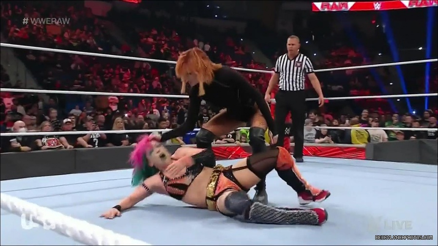 WWE_Monday_Night_Raw_2022_05_09_720p_HDTV_x264-NWCHD_mp4_007524421.jpg