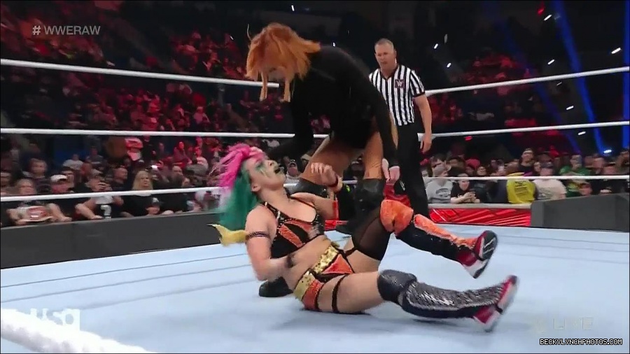 WWE_Monday_Night_Raw_2022_05_09_720p_HDTV_x264-NWCHD_mp4_007524821.jpg