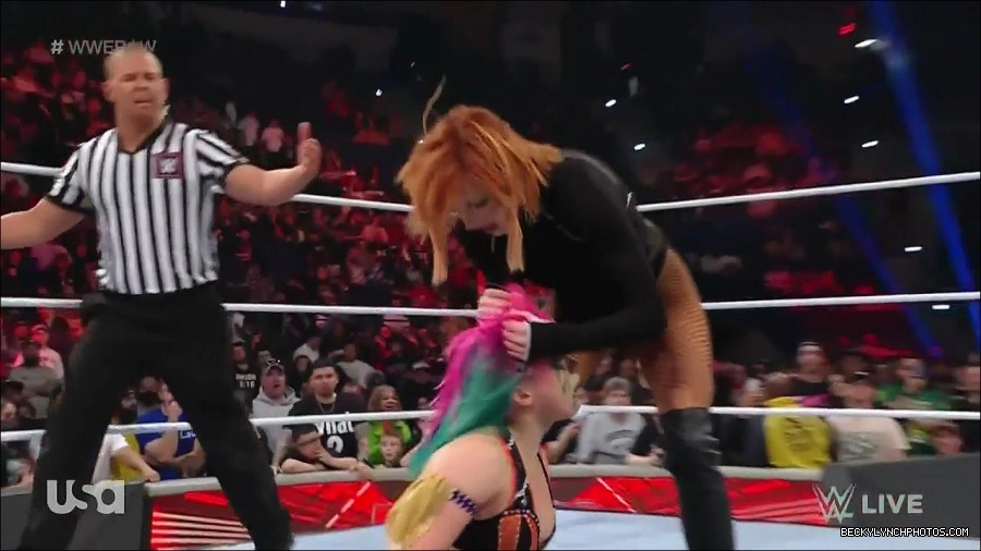 WWE_Monday_Night_Raw_2022_05_09_720p_HDTV_x264-NWCHD_mp4_007526423.jpg