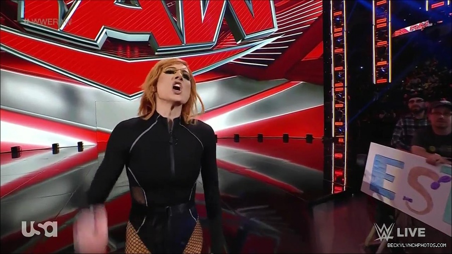 WWE_Monday_Night_Raw_2022_05_09_720p_HDTV_x264-NWCHD_mp4_007576073.jpg
