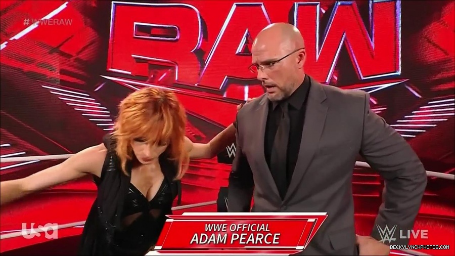 WWE_Monday_Night_Raw_2022_05_16_720p_HDTV_x264-NWCHD_mp4_001911310.jpg