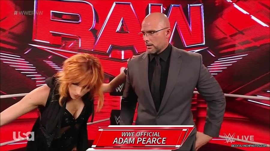 WWE_Monday_Night_Raw_2022_05_16_720p_HDTV_x264-NWCHD_mp4_001912111.jpg