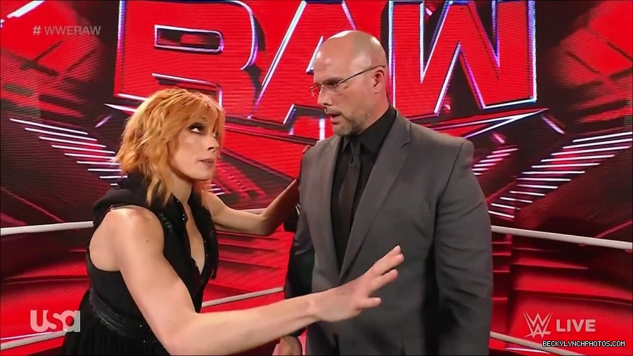 WWE_Monday_Night_Raw_2022_05_16_720p_HDTV_x264-NWCHD_mp4_001913712.jpg