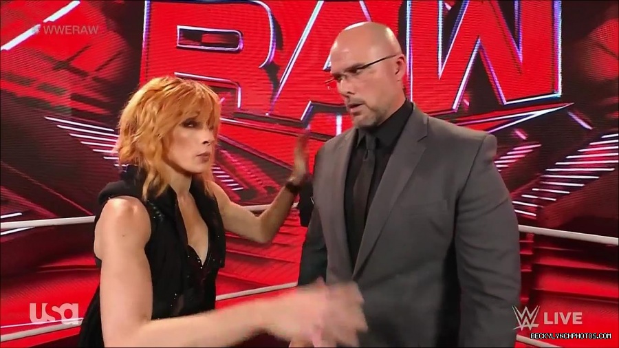 WWE_Monday_Night_Raw_2022_05_16_720p_HDTV_x264-NWCHD_mp4_001914113.jpg
