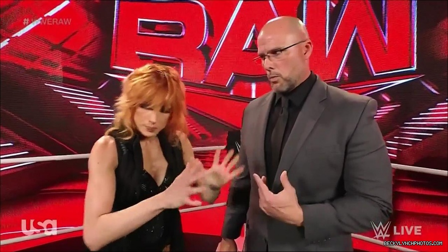 WWE_Monday_Night_Raw_2022_05_16_720p_HDTV_x264-NWCHD_mp4_001914513.jpg