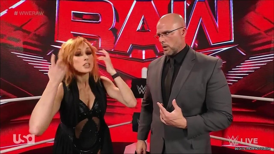 WWE_Monday_Night_Raw_2022_05_16_720p_HDTV_x264-NWCHD_mp4_001915314.jpg