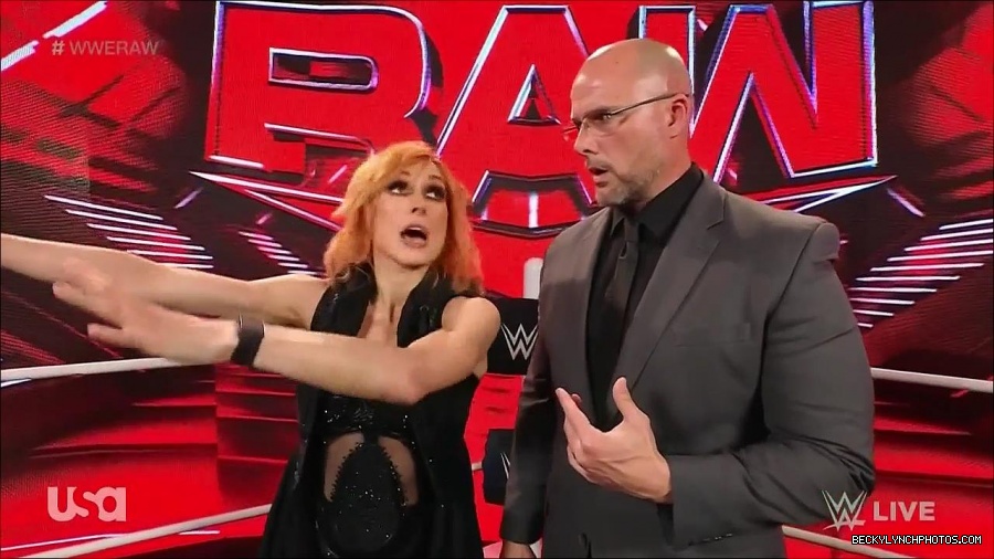WWE_Monday_Night_Raw_2022_05_16_720p_HDTV_x264-NWCHD_mp4_001916115.jpg