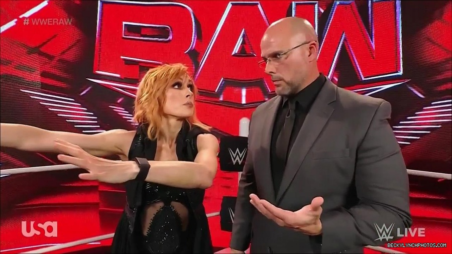 WWE_Monday_Night_Raw_2022_05_16_720p_HDTV_x264-NWCHD_mp4_001916915.jpg