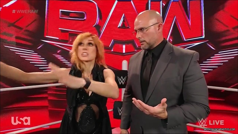 WWE_Monday_Night_Raw_2022_05_16_720p_HDTV_x264-NWCHD_mp4_001917316.jpg
