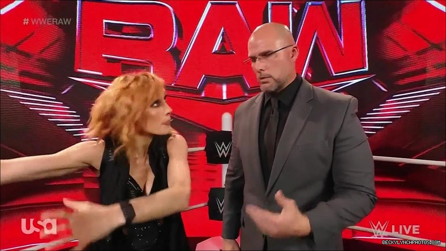 WWE_Monday_Night_Raw_2022_05_16_720p_HDTV_x264-NWCHD_mp4_001918117.jpg