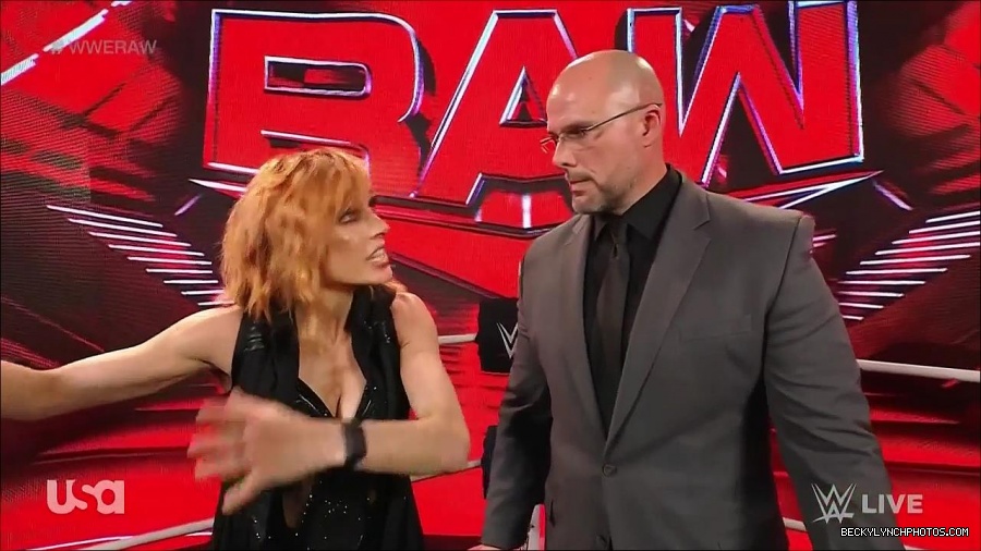 WWE_Monday_Night_Raw_2022_05_16_720p_HDTV_x264-NWCHD_mp4_001918917.jpg