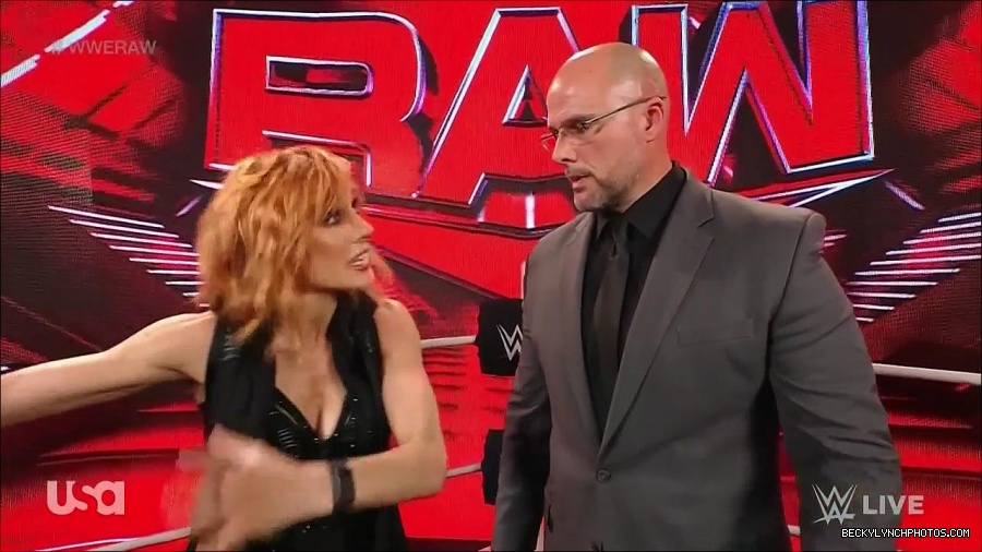 WWE_Monday_Night_Raw_2022_05_16_720p_HDTV_x264-NWCHD_mp4_001919318.jpg