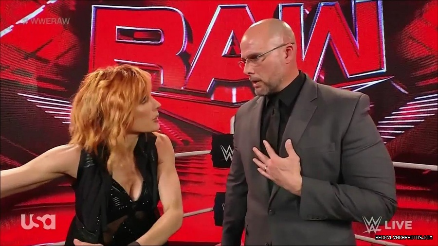 WWE_Monday_Night_Raw_2022_05_16_720p_HDTV_x264-NWCHD_mp4_001919718.jpg