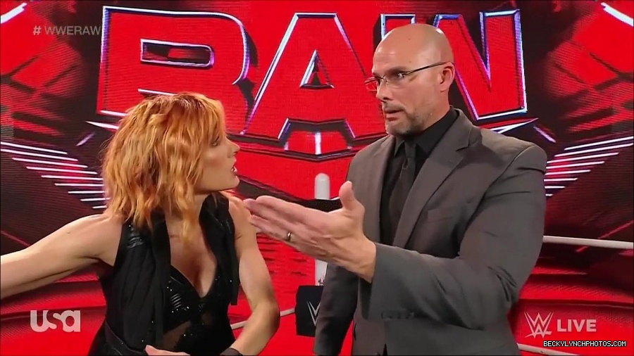 WWE_Monday_Night_Raw_2022_05_16_720p_HDTV_x264-NWCHD_mp4_001920519.jpg