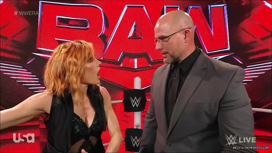 WWE_Monday_Night_Raw_2022_05_16_720p_HDTV_x264-NWCHD_mp4_001921720.jpg