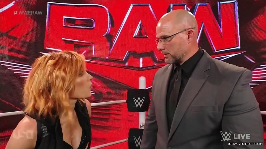 WWE_Monday_Night_Raw_2022_05_16_720p_HDTV_x264-NWCHD_mp4_001922521.jpg