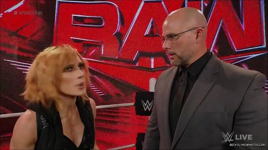 WWE_Monday_Night_Raw_2022_05_16_720p_HDTV_x264-NWCHD_mp4_001924123.jpg