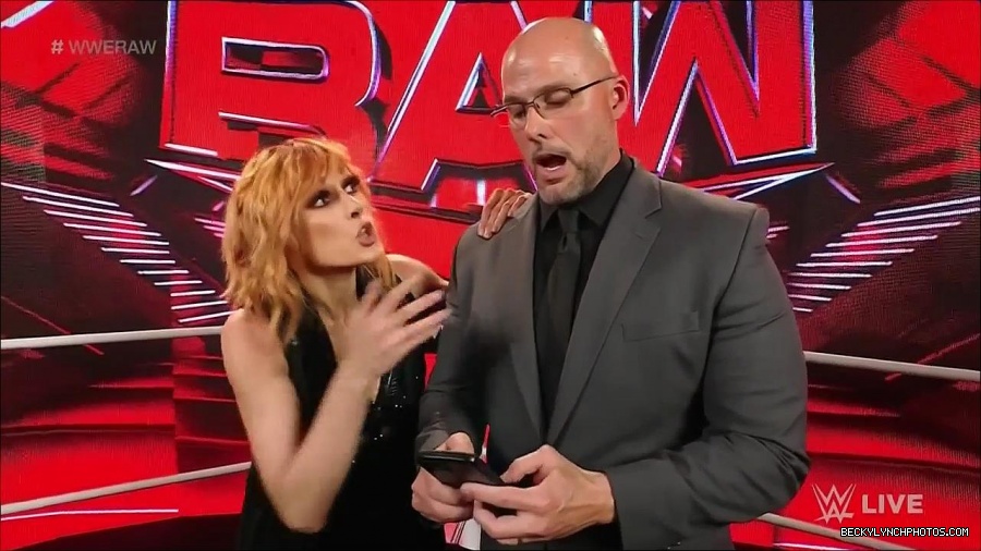 WWE_Monday_Night_Raw_2022_05_16_720p_HDTV_x264-NWCHD_mp4_002014247.jpg
