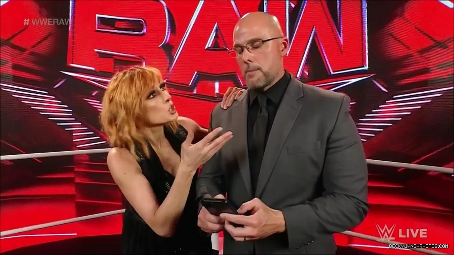 WWE_Monday_Night_Raw_2022_05_16_720p_HDTV_x264-NWCHD_mp4_002014647.jpg