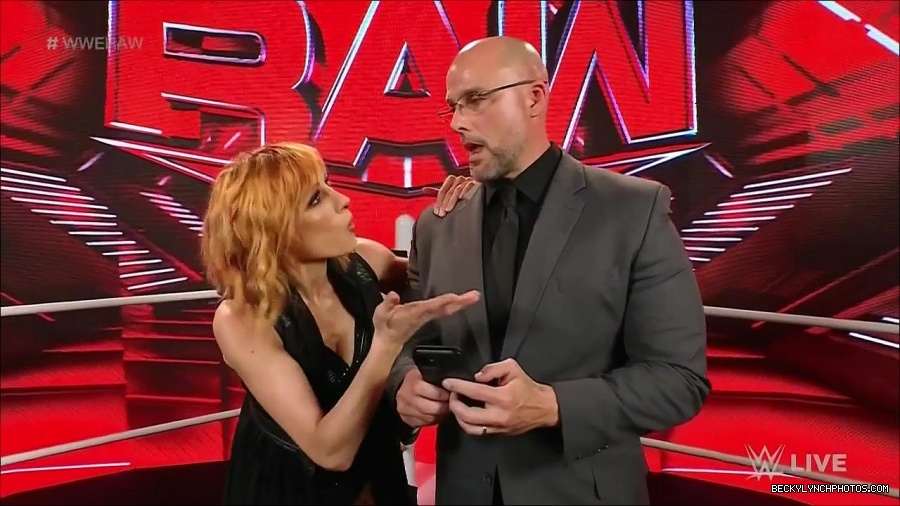 WWE_Monday_Night_Raw_2022_05_16_720p_HDTV_x264-NWCHD_mp4_002015047.jpg
