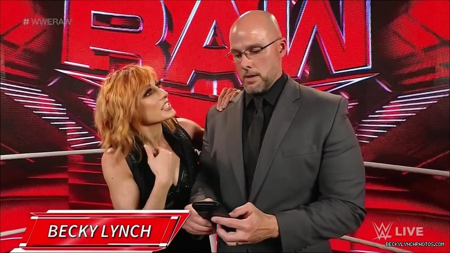 WWE_Monday_Night_Raw_2022_05_16_720p_HDTV_x264-NWCHD_mp4_002017049.jpg