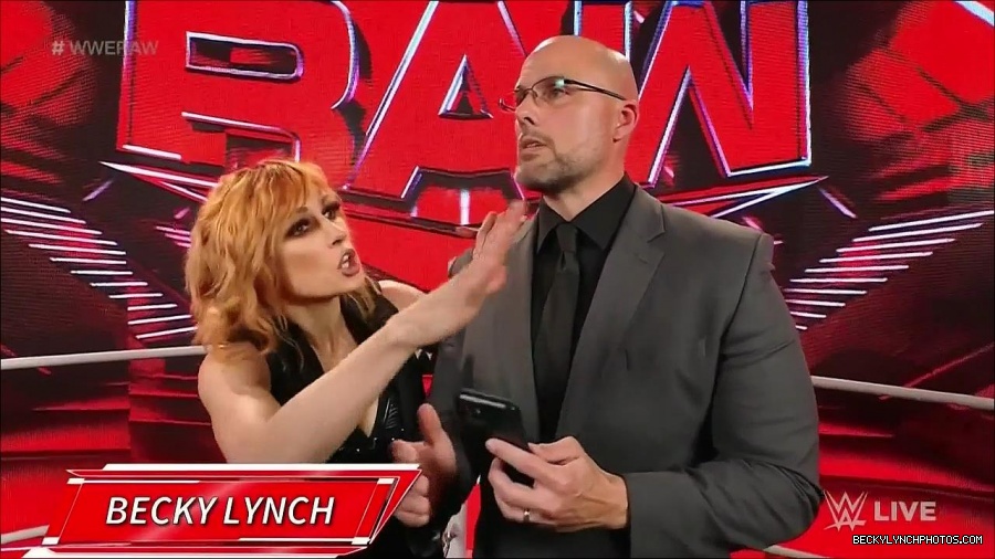 WWE_Monday_Night_Raw_2022_05_16_720p_HDTV_x264-NWCHD_mp4_002018251.jpg