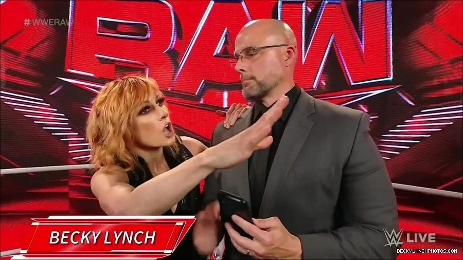 WWE_Monday_Night_Raw_2022_05_16_720p_HDTV_x264-NWCHD_mp4_002018651.jpg