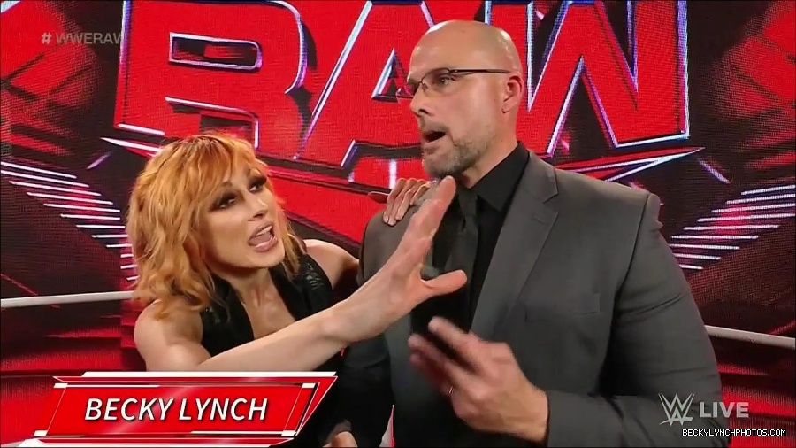 WWE_Monday_Night_Raw_2022_05_16_720p_HDTV_x264-NWCHD_mp4_002019852.jpg