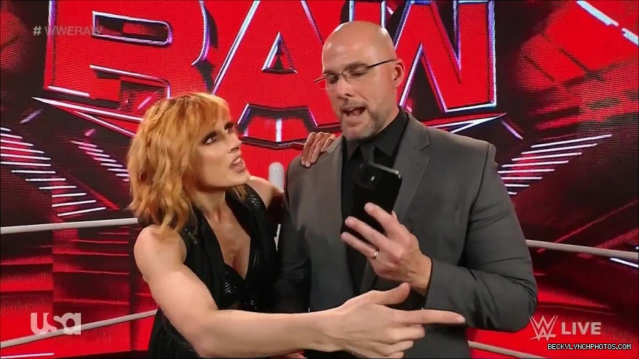 WWE_Monday_Night_Raw_2022_05_16_720p_HDTV_x264-NWCHD_mp4_002023055.jpg