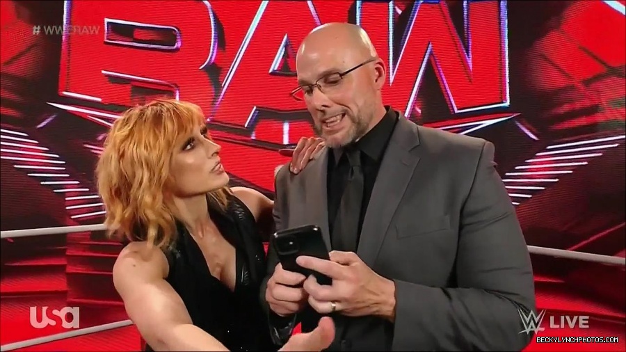 WWE_Monday_Night_Raw_2022_05_16_720p_HDTV_x264-NWCHD_mp4_002025858.jpg