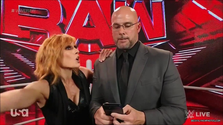 WWE_Monday_Night_Raw_2022_05_16_720p_HDTV_x264-NWCHD_mp4_002027059.jpg