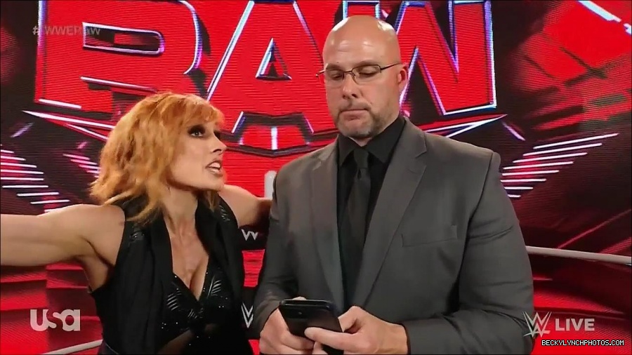 WWE_Monday_Night_Raw_2022_05_16_720p_HDTV_x264-NWCHD_mp4_002027460.jpg